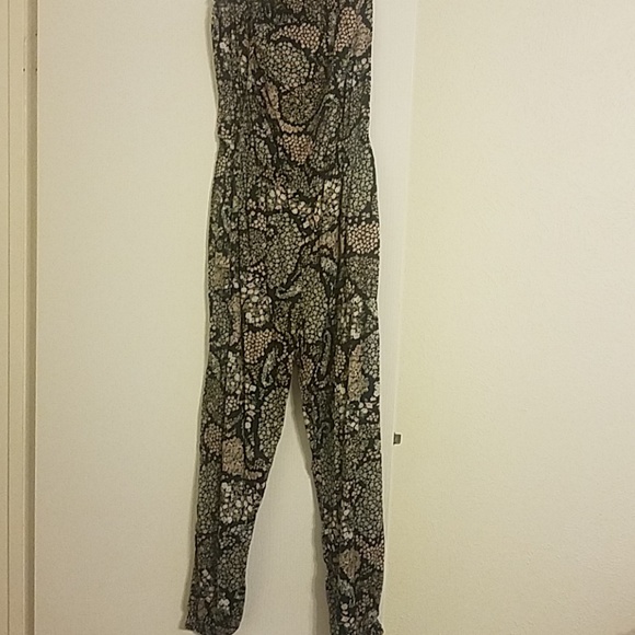 jumpsuit - Picture 2 of 3